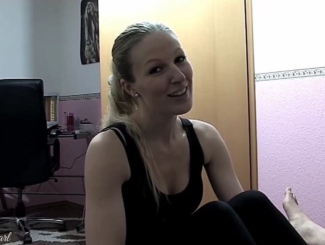 MaviePearl Porno Video: Mein erster Fußjob mit einem User